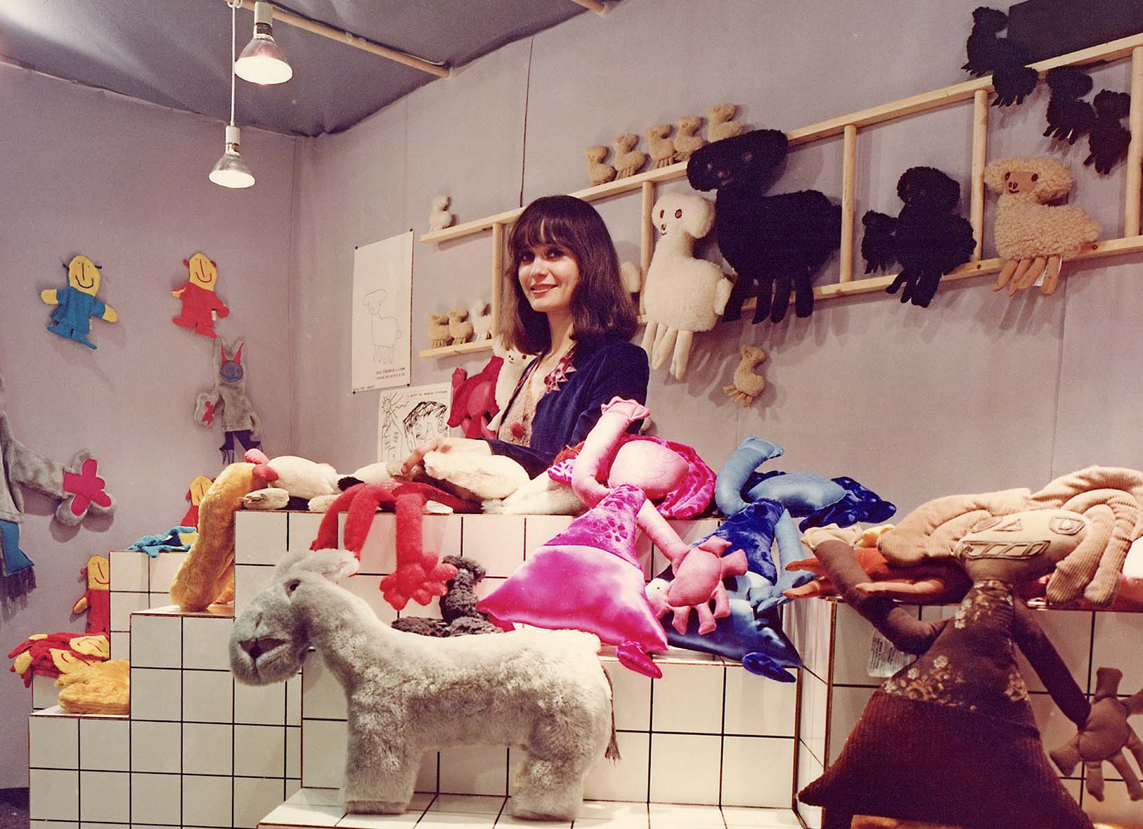 Madame Claude Bouchard au Salon de métiers d'art de Montréal 1980