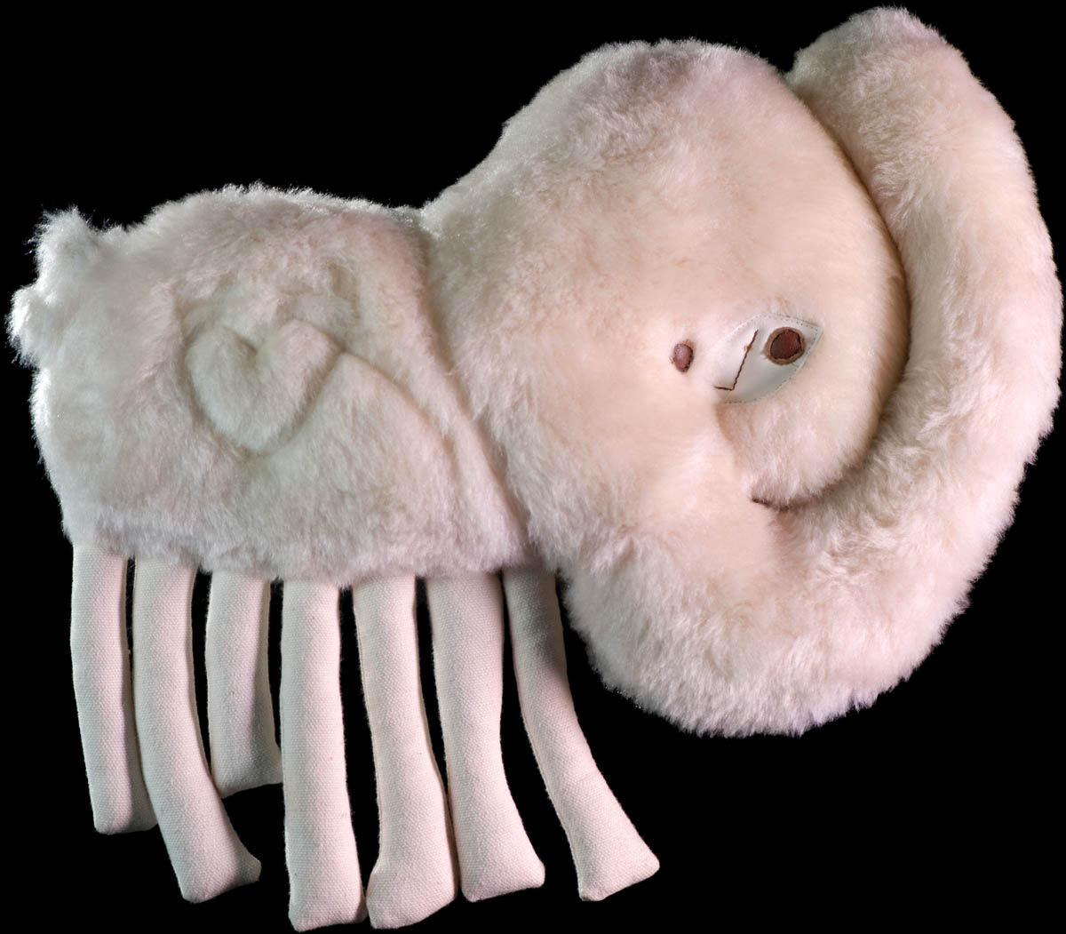 Le petit éléphant, conte pour enfants, il a 7 pattes, Olivier ne sait pas compter. Pré-schématique Dessin d’Olivier Baier Âge : 3 ½ ans Dimensions : 30 cm x 32 cm Peluche ivoire / Babar the elephant has 7 legs; Olivier can’t count yet. Pre-schematic Drawing by Olivier Baier Age: 3 ½ ans Dimensions: 30 x 32 cm Ivory Plush ___________
