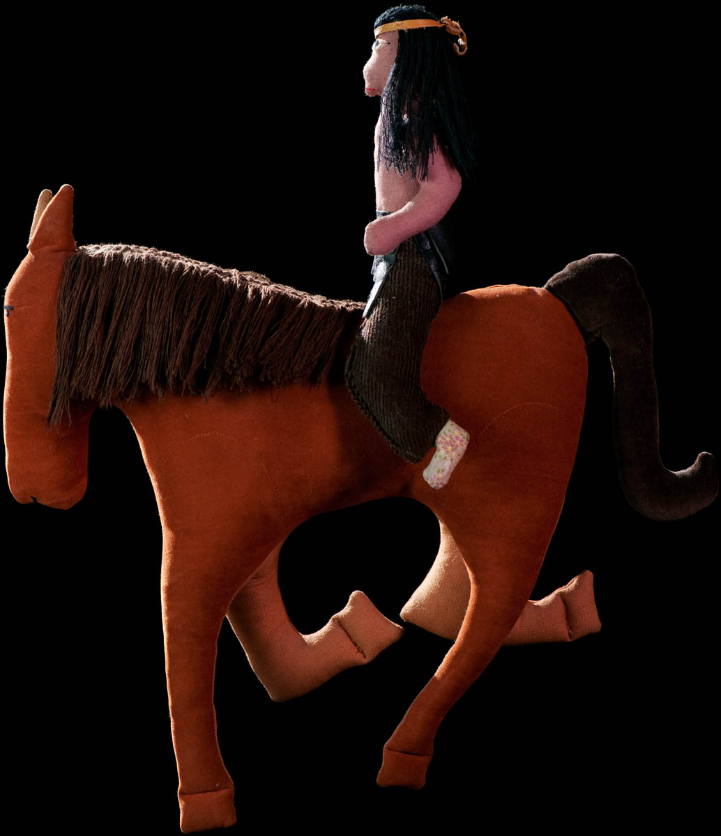 Pseudo-réalisme Se rapproche de la réalité et présence de la troisième dimension. Dessin de Nicolas Baier Âge : 10 ans Dimensions : Cheval : 30 cm x 32 cm, Indien : 22 cm x 6 cm  Pseudo-realism Close to reality, presence of third dimension. Drawing by Nicolas Baier  Age: 10 Dimensions: horse: 30 x 32 cm; Indian: 22 x 6 cm